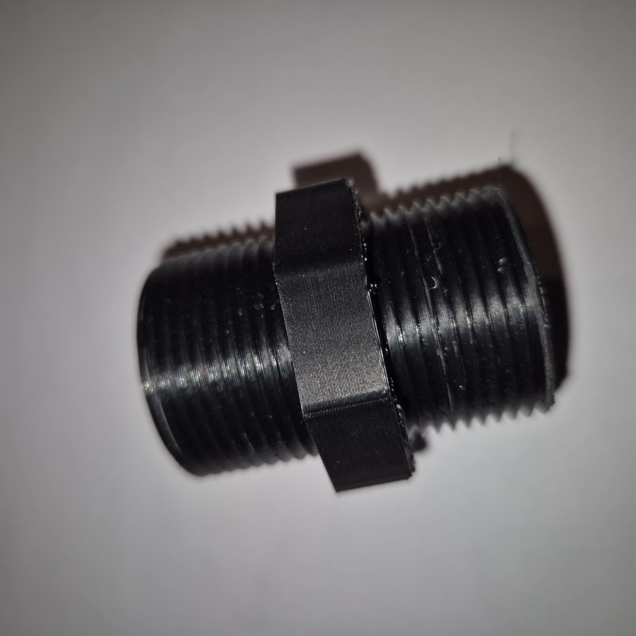 Fertig gedruckter und montierter Adapter